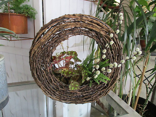 Willow Foliage Planter