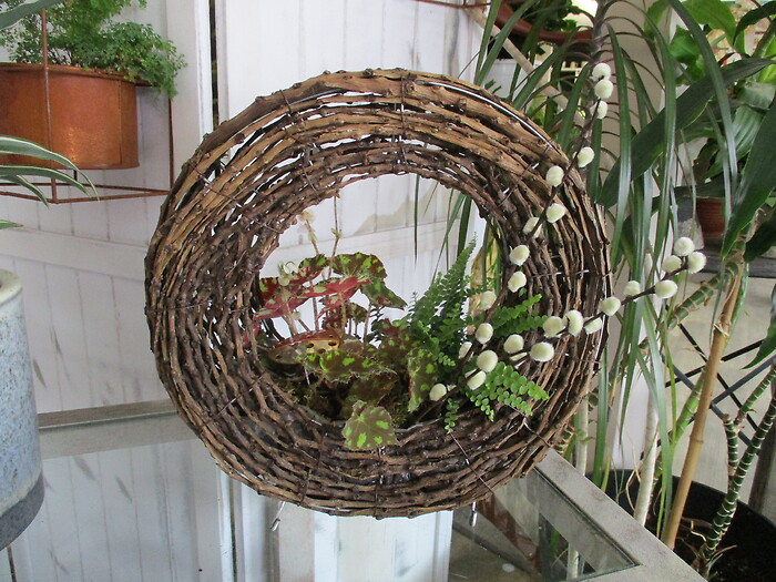 Willow Foliage Planter
